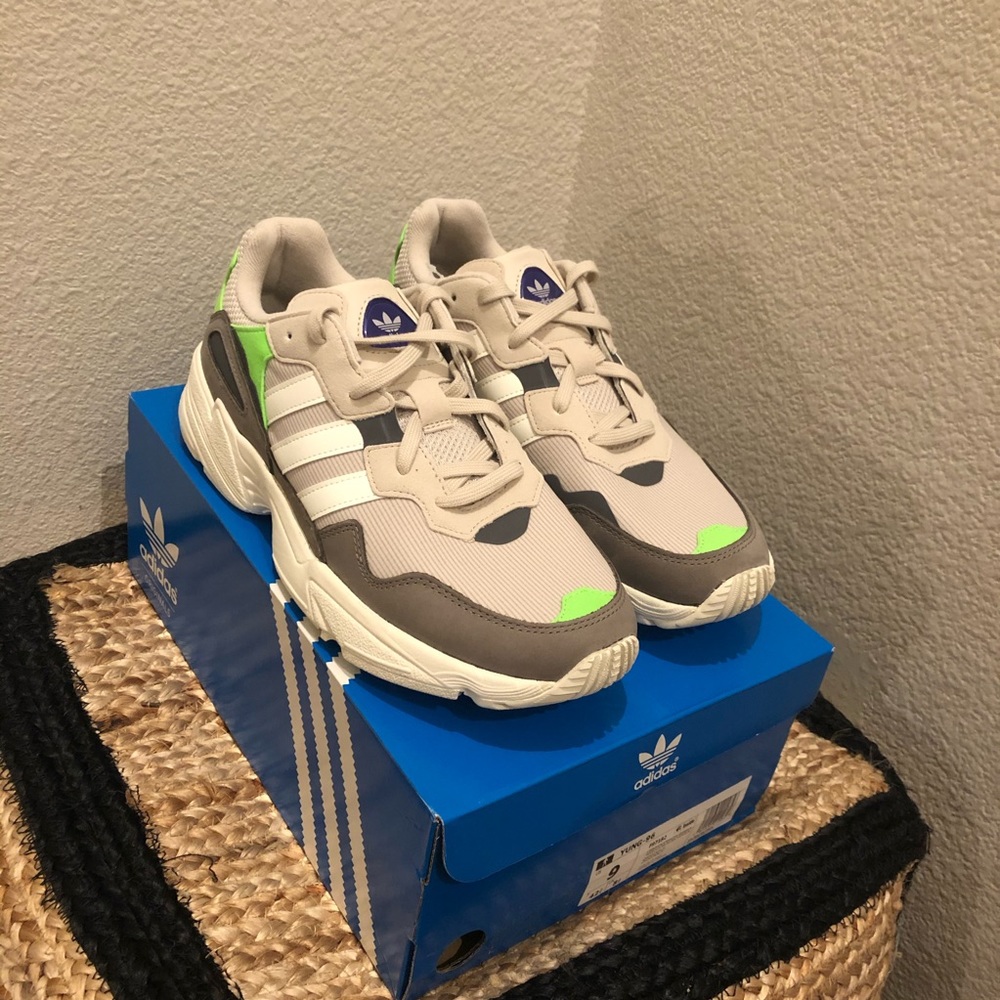 NEW - Adidas yung-96